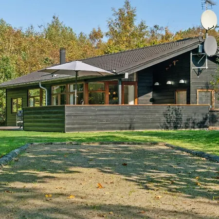 Holiday home Mourits - 1-2km From The Sea In Ne Jutland By Interhome