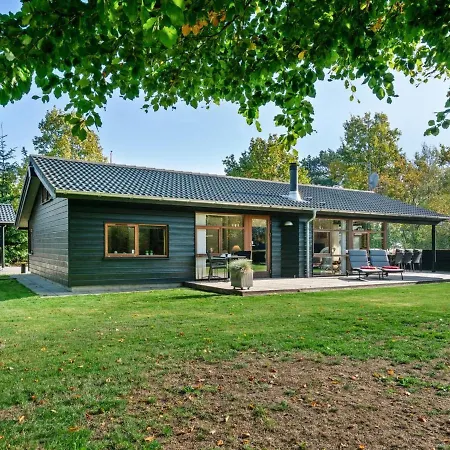 Holiday home Mourits - 1-2km From The Sea In Ne Jutland By Interhome *